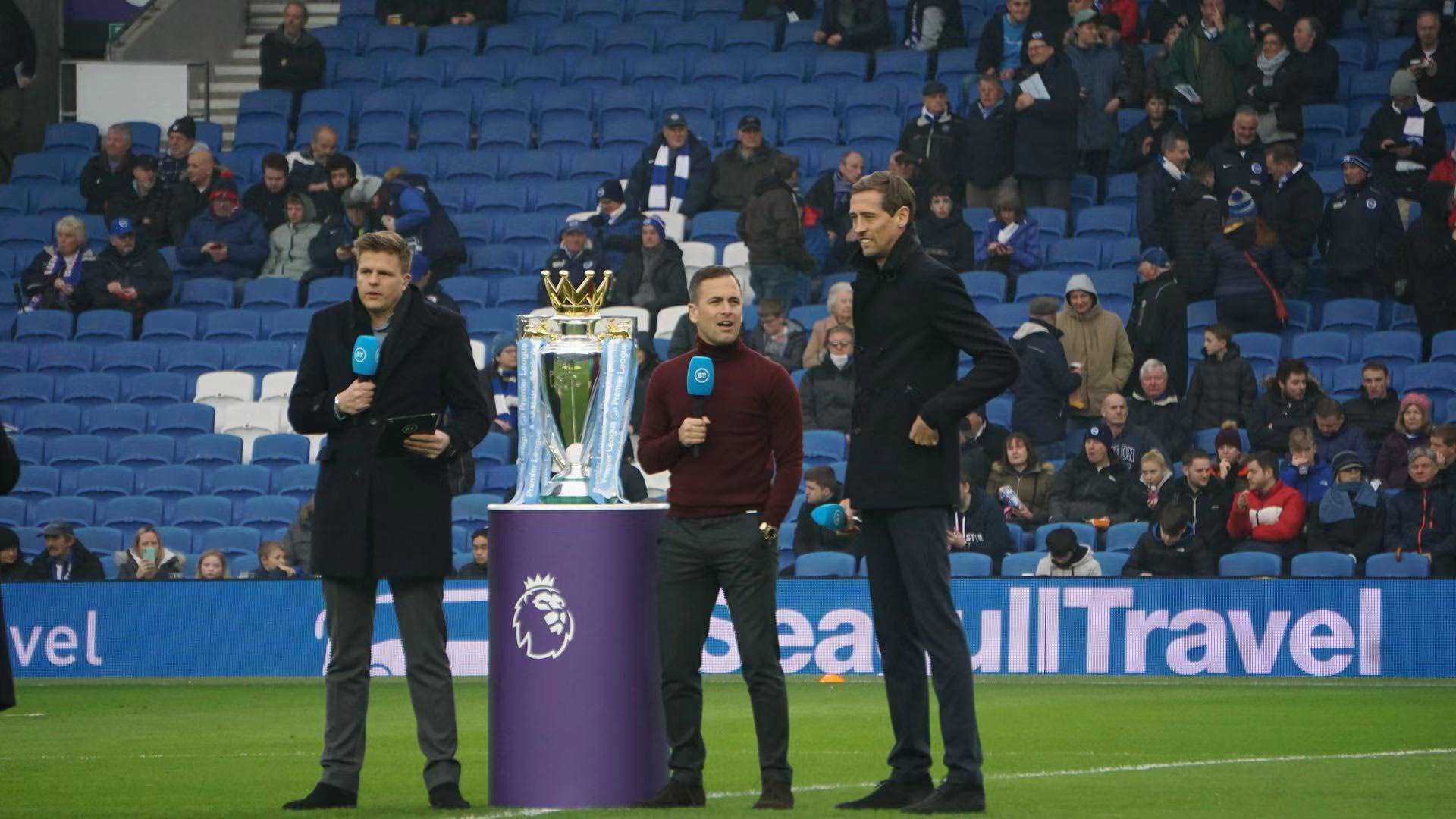 背后是足球 背后是足球