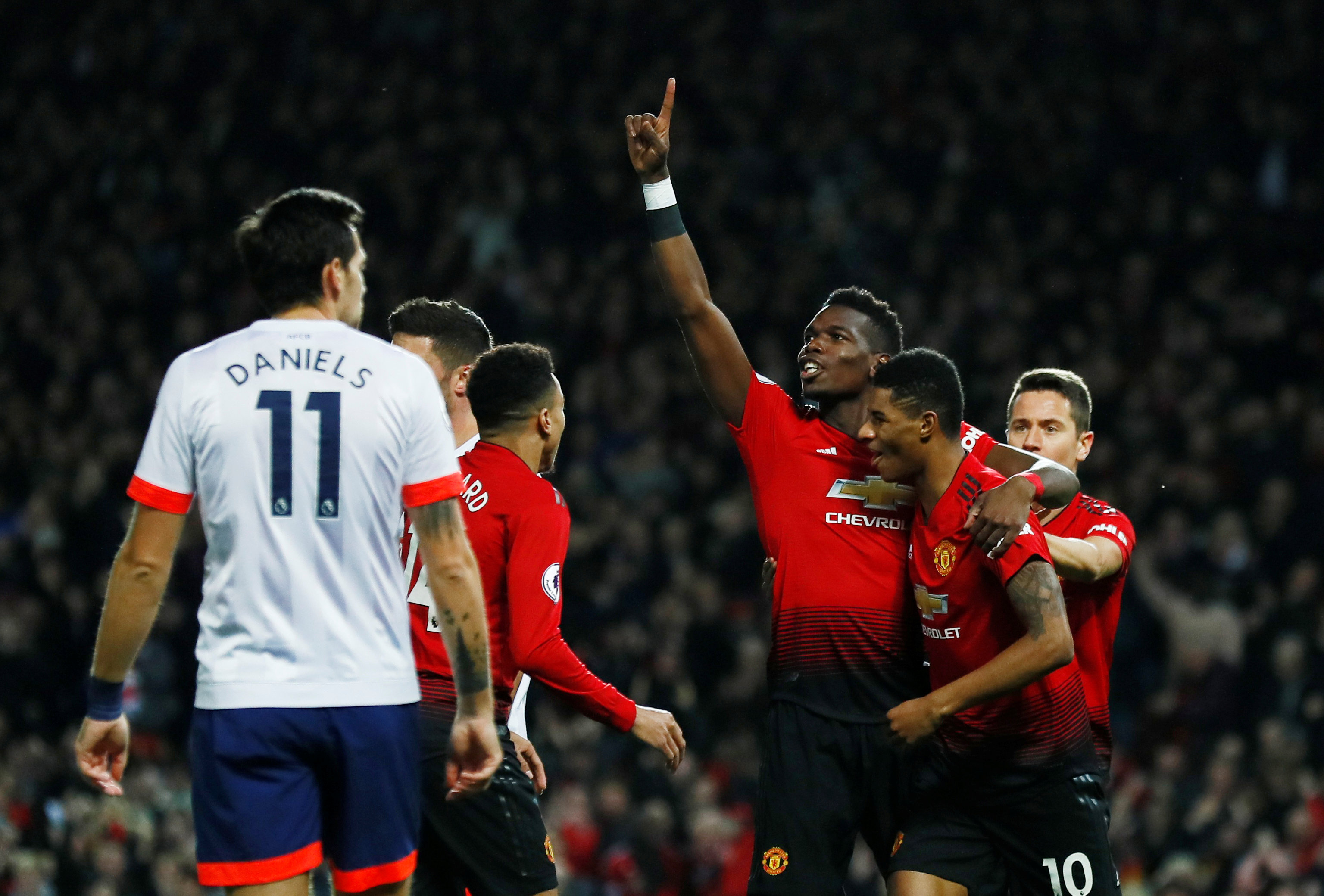 背后是足球 背后是足球